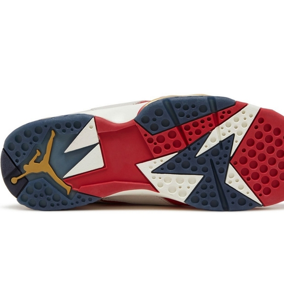 The Air Jordan 7 Retro 'New Sheriff in Town' Trophy Room - 10(m) - Picture 7 of 10